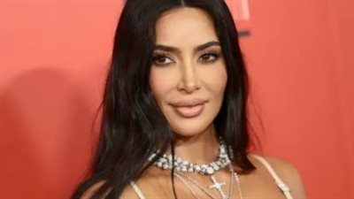 كيم كارداشيان تكشف عن سروال سكيمز الجديد الأكثر جرأة لعام 2025