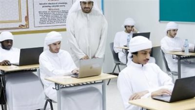 التدخل الإماراتي في التعليم الجنوبي.. بناء العقول واستثمار المستقبل