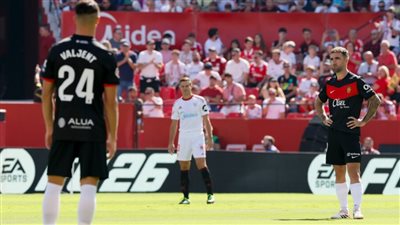 الأزمة مستمرة.. لاعبو إشبيلية ومايوركا يحتجون على نقل مباراة برشلونة إلى ميامي