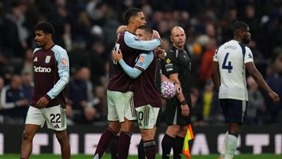 أستون فيلا يقلب الطاولة على توتنهام في عقر داره بالدوري الإنجليزي