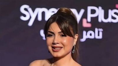 نجلاء بدر تخطف الأنظار في مهرجان الجونة بإطلالة جريئة وأنيقة