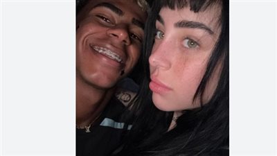 لامين يامال يلقى دعمًا خاصًا من صديقته نيكي نيكول خلال دوري أبطال أوروبا