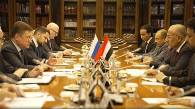 الزبيدي يلتقي بنائب رئيس الوزراء الروسي على هامش زيارته إلى موسكو