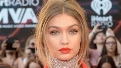 جيجي حديد تكشف عن صراعها مع مرض هاشيموتو