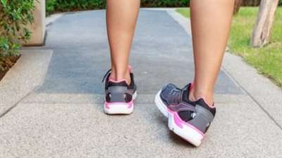 ما يجب أن تعرفه عن التواء الكاحل.. أسبابه وأعراضه وعلاجاته