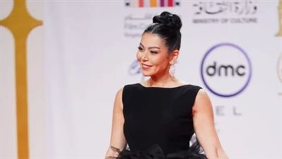 لقاء الخميسي تخطف الأنظار بإطلالة جريئة على السجادة الحمراء في مهرجان الجونة 2025