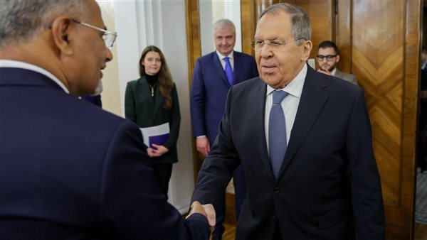 الزُبيدي يصل موسكو ويلتقي وزير خارجية روسيا الاتحادية