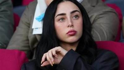 قبل الكلاسيكو: نيكي نيكول تنفي الحمل وتؤكد قوة علاقتها بلامين يامال من مدرجات برشلونة