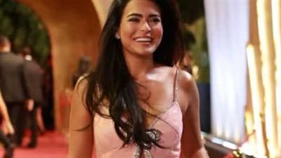  أسماء جلال تخطف الأنظار بفستان «بينك» في ختام مهرجان الجونة