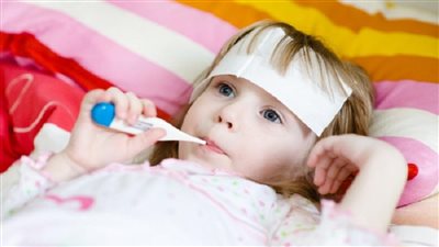 طرق تخفيض حرارة الطفل دون استعمال الأدوية