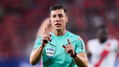 حكم القمة المصرية.. سيزار سوتو جرادو يدير كلاسيكو الأرض بين ريال مدريد وبرشلونة