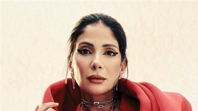 نشاط غير مسبوق: منى زكي في صدارة المشهد الفني بـ 