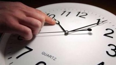 مواعيد فتح وغلق المحلات في التوقيت الشتوي.. ما هو موعد تغيير الساعة؟