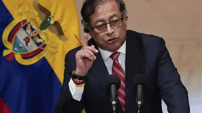 أزمة غير متوقعة للرئيس الكولومبي في إسبانيا.. عقوبات أمريكية تعرقل تزويد الطائرة الرئاسية بالوقود