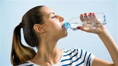 أسباب جفاف الجسم رغم شرب الماء الكثير 