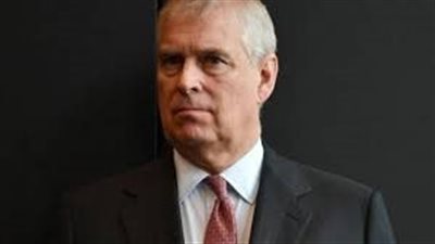 وزير الدفاع البريطاني: أندرو سيجرد من ألقابه البحرية