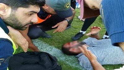 شغب وفوضى في الدوري التونسي.. إلغاء مباراة بعد إصابة مدرب بمقذوف