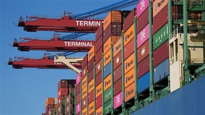 شركات الصناعة العالمية تستعيد توازنها مع انحسار فوضى الرسوم الجمركية