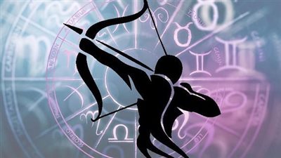 نصيحة فلكية لـ برج القوس اليوم: لا تندفع في القرارات المهنية! فرص إنجاز غير متوقعة