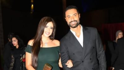  أناقة لافتة ورشاقة طاغية: ياسمين عبد العزيز تتألق بالأسود في حفل زفاف هادي الباجوري