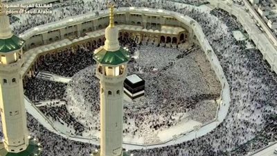 لماذا يشعر المسلمون بالسكينة عند مشاهدة الحرم المكي مباشر؟