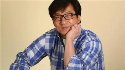 عودة أسطورة هونغ كونغ: جاكي شان يقيم حاليًا في الصين ويكمل سلسلة مشاريعه السينمائية