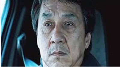 الرد الأقوى: كيف يتجاهل جاكي شان شائعات الموت المتكررة ويركز على إرثه السينمائي؟