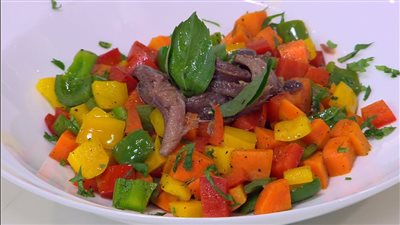 طريقة عمل سلطة فلفل ألوان.. نكهة مميزة على المائدة