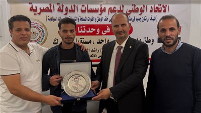 مؤسسة المصريين تكرّم الفنان صلاح الورفلي