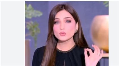 ياسمين عز تعيد تعريف الإعلام الترفيهي: بين الكوميديا وإثارة القضايا المجتمعية