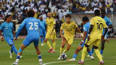 النصر يفوز على نيوم بثلاثية ويعزز صدارته للدوري السعودي