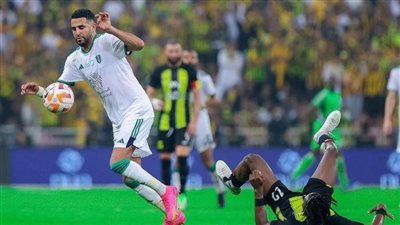 محرز يقود الأهلي لفوز مثير على الاتحاد في قمة الدوري السعودي