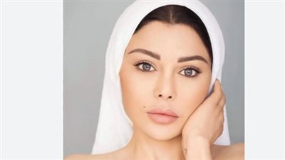 مسيرة هيفاء وهبي: كيف تحولت أيقونة الإثارة من عارضة إلى نجمة سينما؟