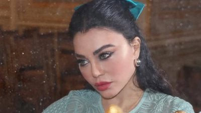 النجمة هيفاء وهبي: القصة الكاملة وراء التحول من ملكة جمال إلى ظاهرة فنية عربية