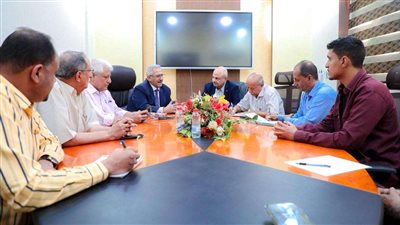 فريق التوجيه والرقابة الرئاسي يزور الهيئة العليا للأدوية بالعاصمة عدن 