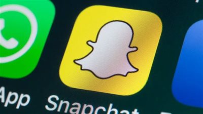 الواقع المعزز في 2025: كيف أصبحت عدسات سناب شات (AR Lenses) أداة تسويق ثورية؟