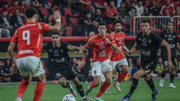 لفتة رياضية راقية.. لاعبو الأهلي ينظمون ممرًا شرفيًا للزمالك بعد التتويج بالسوبر المصري السادس عشر
