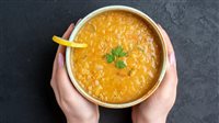 شوربة العدس المصرية: دفء شتوي وطعم لا يقاوم