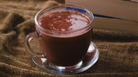 شوكولاتة ساخنة بالحليب: مشروب شتوي دافئ وسهل التحضير