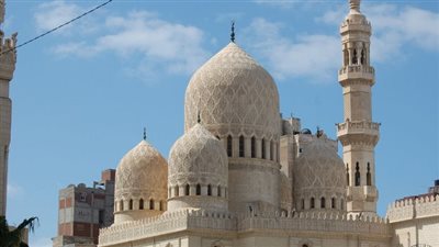 دليل مواقيت الصلاة في مدن البحر الأحمر: الغردقة وشرم الشيخ وتوقيت الأذان الأقرب