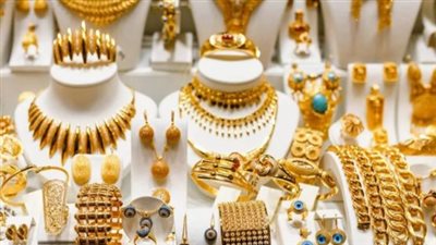 سعر الذهب عيار 21 اليوم 5470 جنيهًا: تراجع التوقعات الفيدرالية يدفع بالأسعار للهبوط
