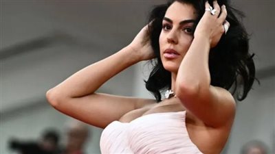 صراع النجمتين: هل تتفوق فيرجينيا فونسيكا (53.7 مليون) التي صنعت شهرتها الذاتية على زوجة رونالدو؟