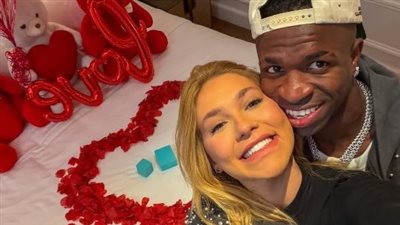 السباق نحو المليون: مقارنة بين قاعدة متابعين فيرجينيا فونسيكا وخطيبها فينيسيوس جونيور