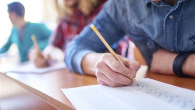 للطلاب وأولياء الأمور: قائمة المستندات الرسمية المطلوبة لملف استمارة الشهادة الإعدادية