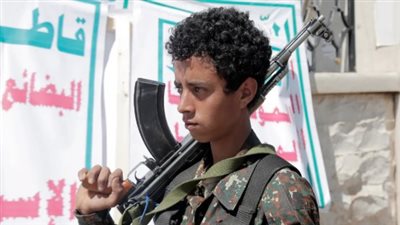 أطفال وقود للحرب.. كيف تستخدم المليشيات الحوثية الصغار لإطالة أمد الصراع في اليمن؟