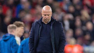 تكلفة باهظة لإقالة سلوت من تدريب ليفربول