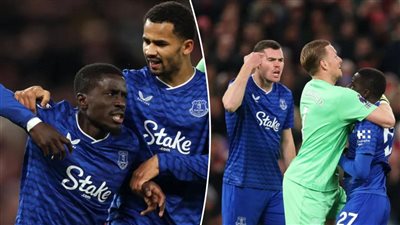 إدريسا جاي يعتذر عن صفع زميله أمام مانشستر يونايتد