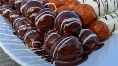 لقمة القاضي بالشوكولاتة والعسل والمكسرات