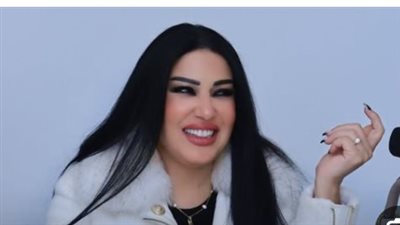 سمية الخشاب تعيش 