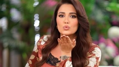  ياسمين عبد العزيز تتألق: تفاصيل إطلالة Dolce & Gabbana التي خطفت الأنظار مع منى الشاذلي